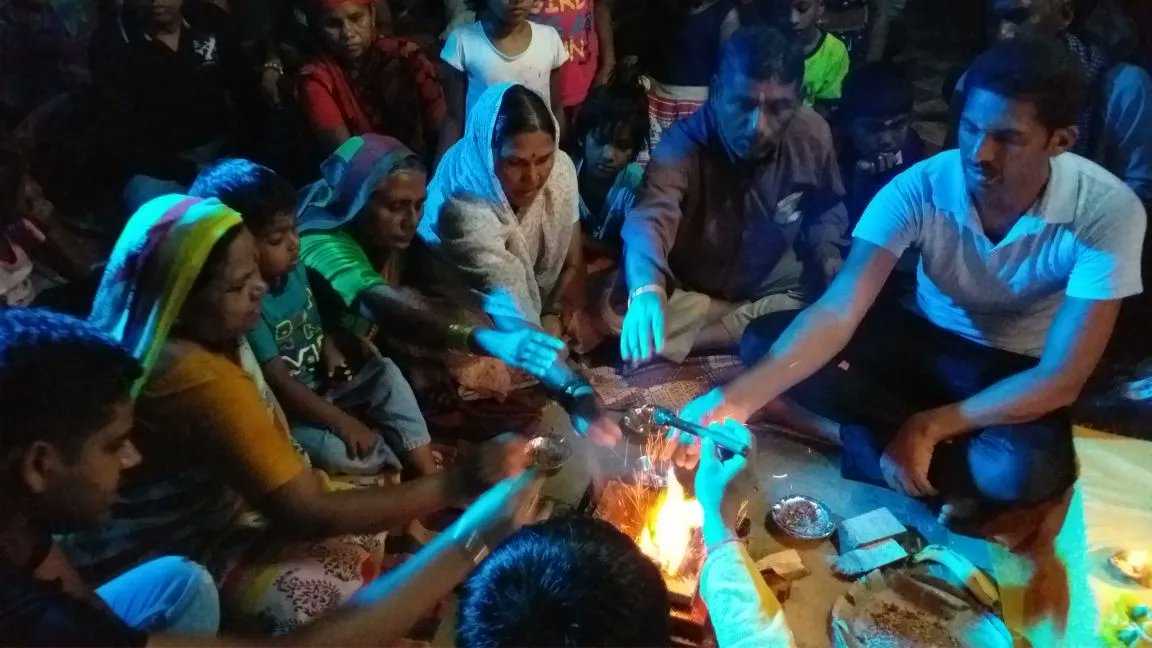 agniveer's tweet photo. Uniting all children of Mata Rani as one pariwar, destroying false notions of birth based superiority through #HinduEktaYajna &amp; #JaneuForAll🔥
If mother doesn't differentiate, why should we? This Navratri, pledge to support our Yajna for one united Dharmic pariwar 🙏🏻 https://t.co/7yvtyZtzrt