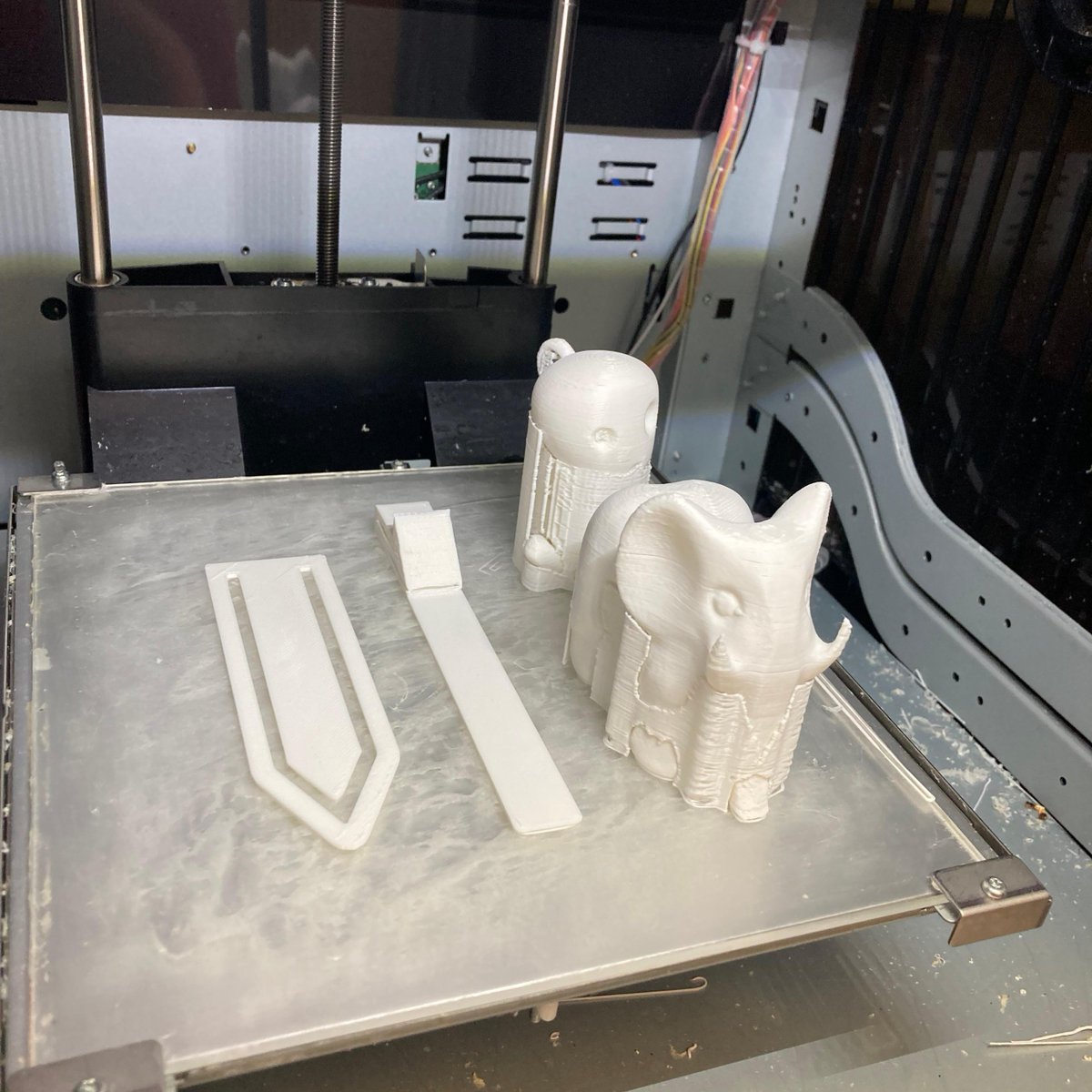 EDU_UALibraries's tweet photo. We have 3D printers in the libraries, so you can request to have a design printed out for a fee. 💵
#3dprintthursday #create3d #3dprinting #3dcreate #McLureLibrary
You can find more information at 🔗: https://t.co/65dOSSPfEC https://t.co/6cDuKEd3ef