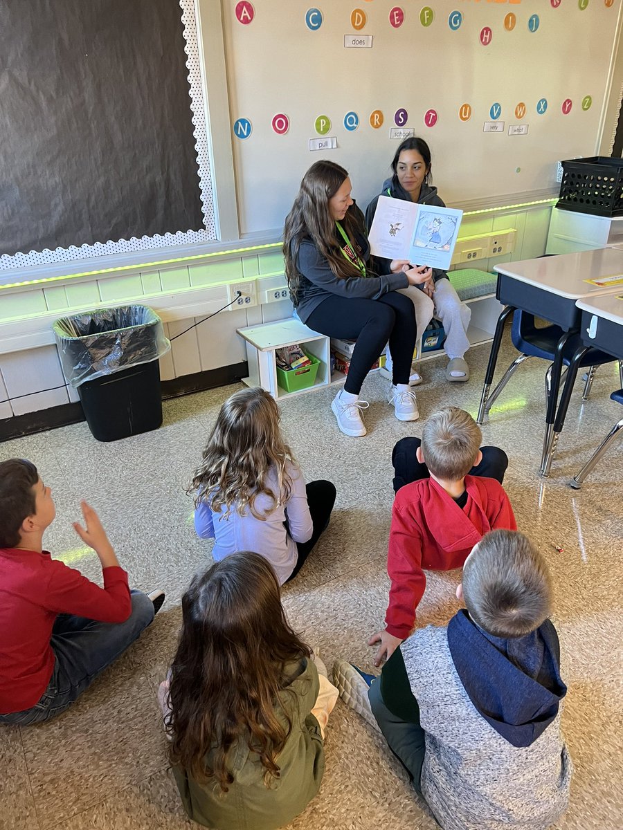 MrsSchoberYGS's tweet photo. We had a blast having YHS volleyball players volunteer in the first grade classroom! 🏐 https://t.co/gDJ24w6N9A