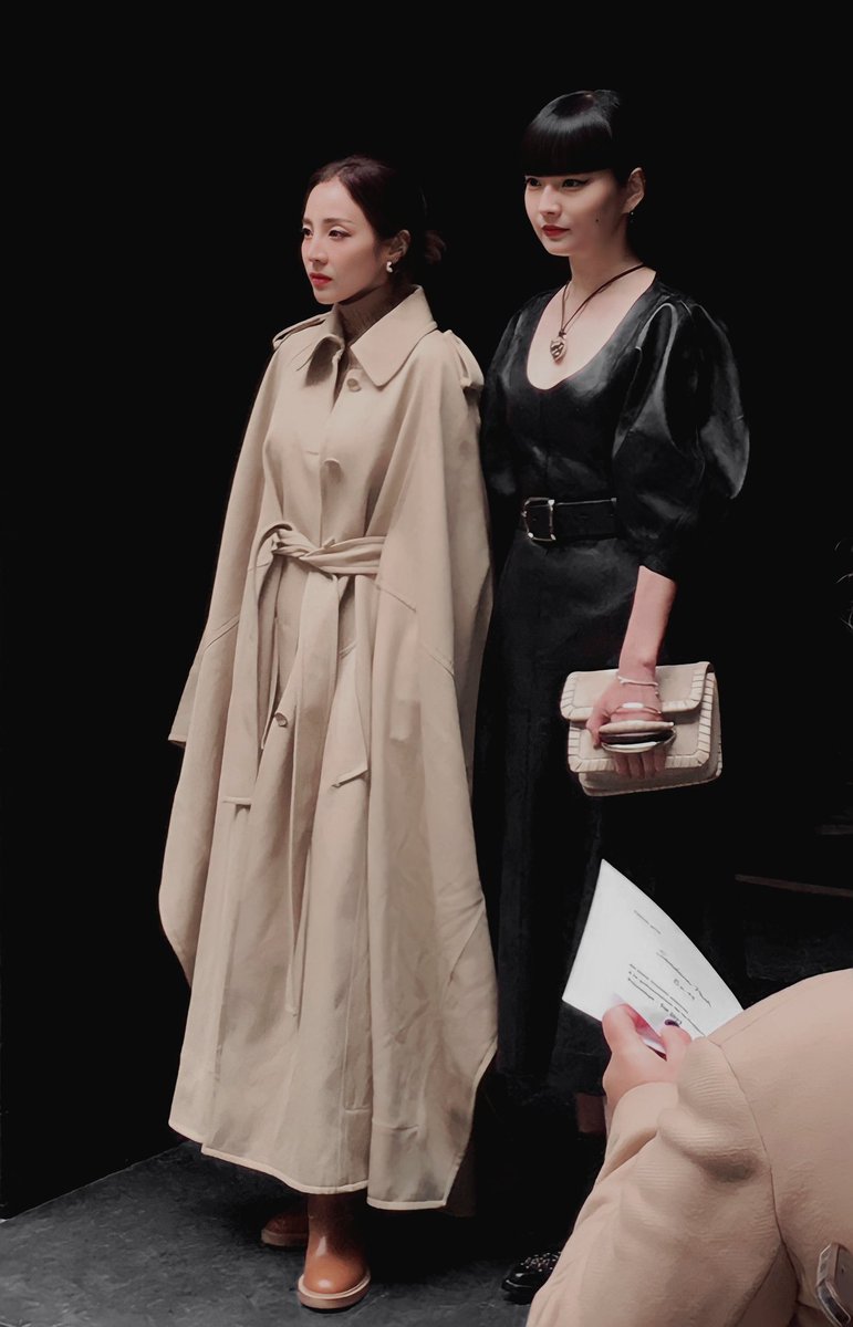 renoring's tweet photo. Queen Dara, say no more, I'm already bowing down.

SANDARA FOR CHLOÉ 
#SANDARAxPFW #SandaraPark https://t.co/UAnbqTivzT