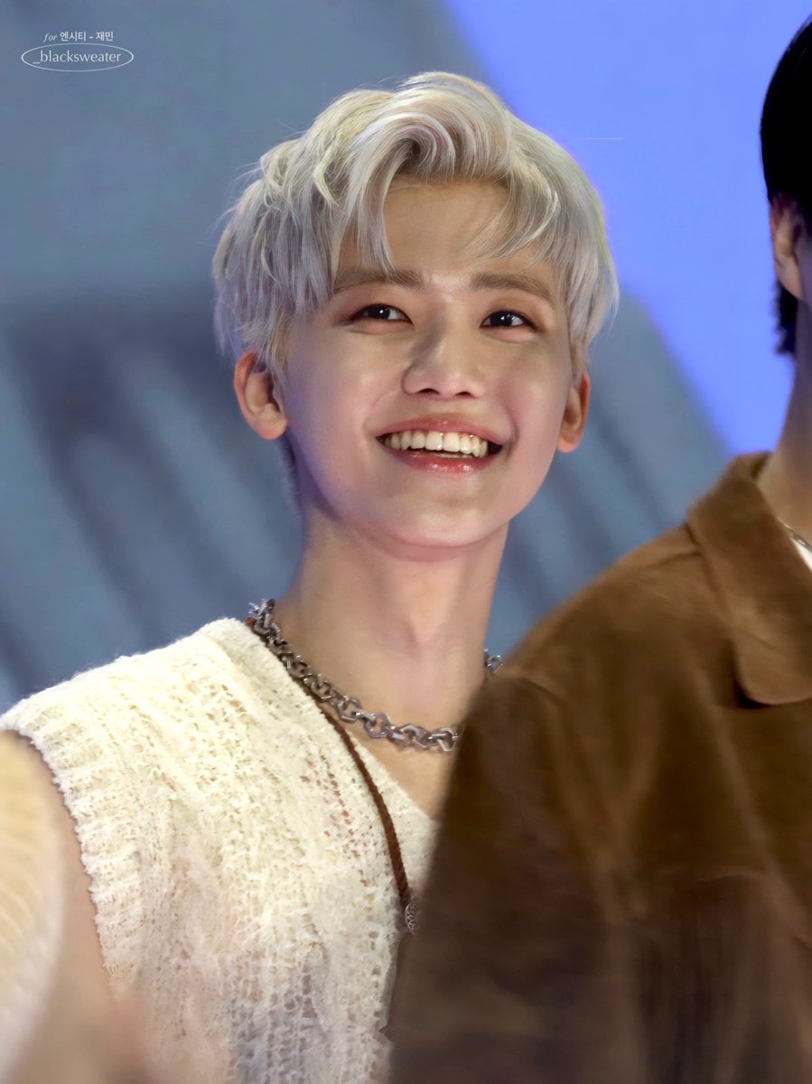 220828 k-wave 2022 indonesia

Gaez balik dulu ya, sampai jumpa lagi di kesempatan kita bertemu dengan cokiber kita sokin lah ngopi bareng, makasih loh kesempatan yg baik di ina sehat selalu💚

Milea balik ya jangan pada rindu itu berat biar jaeman aja

#JAEMIN #재민 #NCTDREAM