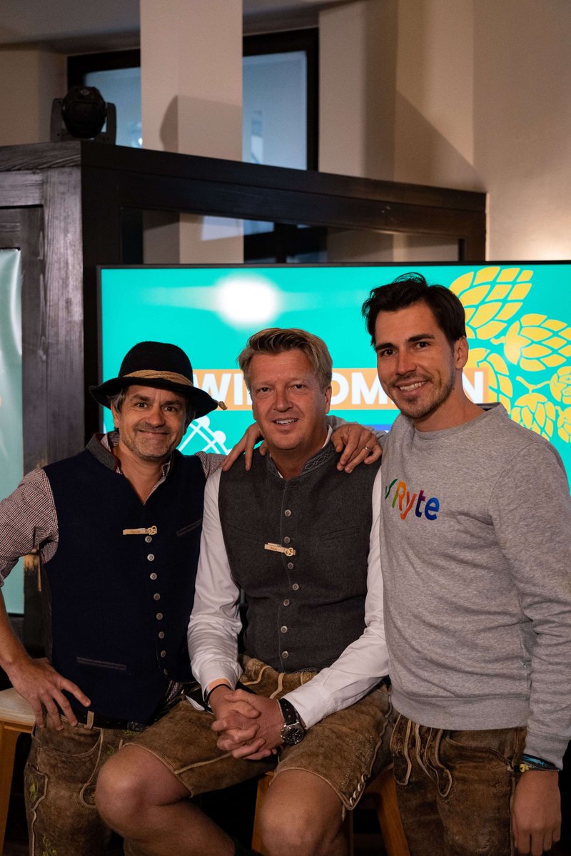 Ryte_DE's tweet photo. Gestern haben wir gemeinsam mit unserer Community #10YearsOfRyte gefeiert!🍻

Es gab spannende Diskussionen mit unseren Experten, wie wir das Web zum Besseren verändern können, und wir hatten eine tolle Zeit auf dem Oktoberfest. Auf viele weitere Jahre #RyteByYourSide!💚 https://t.co/mk0fHzThRM