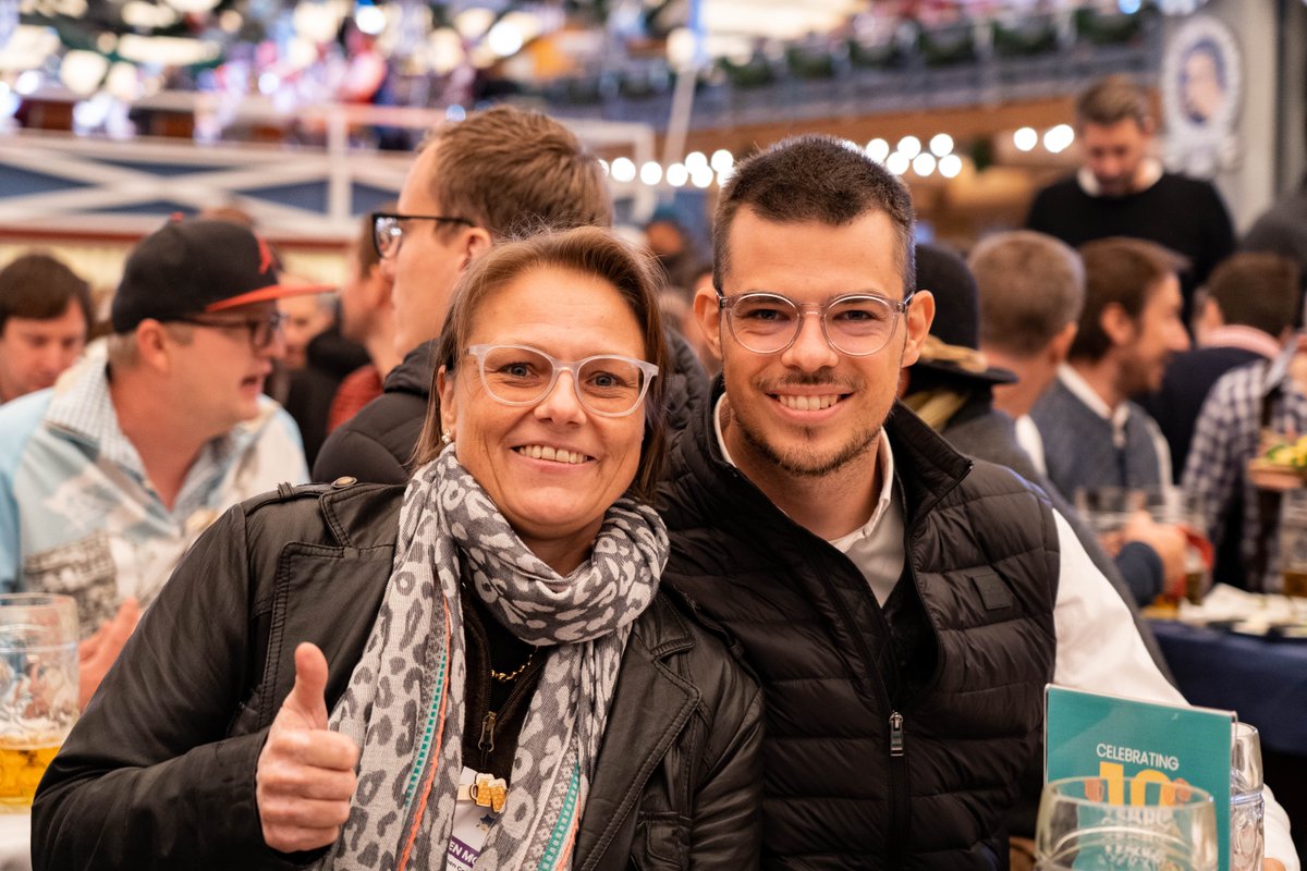 Ryte_DE's tweet photo. Gestern haben wir gemeinsam mit unserer Community #10YearsOfRyte gefeiert!🍻

Es gab spannende Diskussionen mit unseren Experten, wie wir das Web zum Besseren verändern können, und wir hatten eine tolle Zeit auf dem Oktoberfest. Auf viele weitere Jahre #RyteByYourSide!💚 https://t.co/mk0fHzThRM