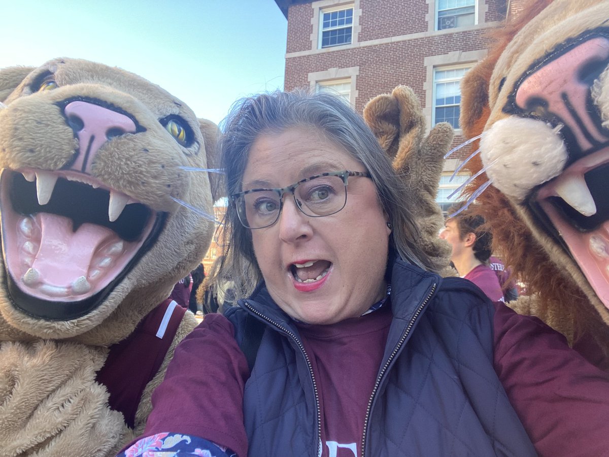 ErinaMary's tweet photo. Founders Day!@RegisCollege_ma https://t.co/0yHLv5Pgpk