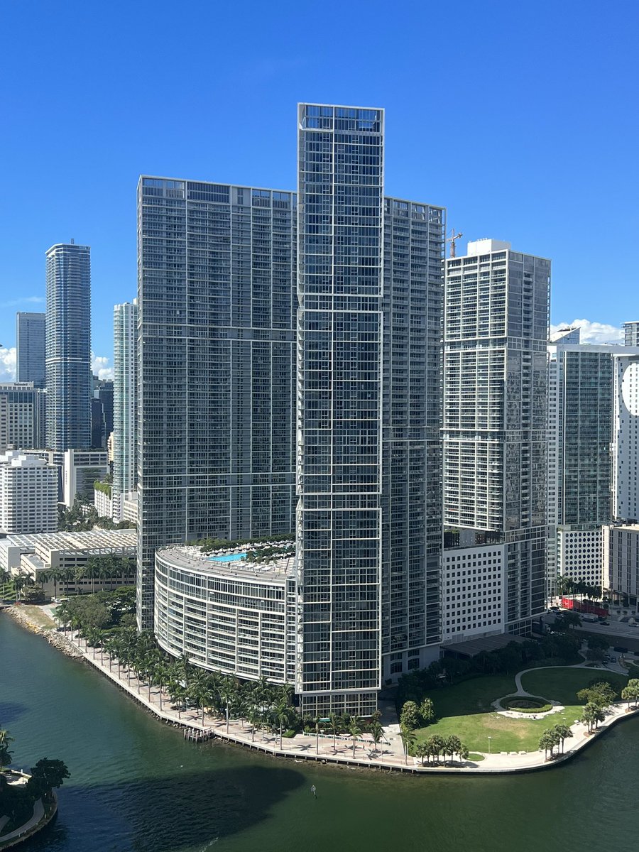 AFRealty's tweet photo. 🌇 Icon Brickell
📍 495 Brickell Ave, Apt 2010
🛏 Bed 2 - 🧼 Bath 2
📐 1,327 Sq Ft
💵 For Rent: $5,250/m

You must see this one! Beautiful corner unit with great view, featuring floor to ceiling windows, marble floors, open kitchen, custom closets, window treatment… https://t.co/s46tQquJlK