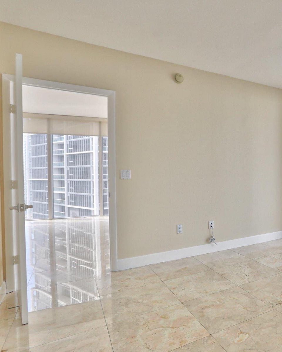 AFRealty's tweet photo. 🌇 Icon Brickell
📍 495 Brickell Ave, Apt 2010
🛏 Bed 2 - 🧼 Bath 2
📐 1,327 Sq Ft
💵 For Rent: $5,250/m

You must see this one! Beautiful corner unit with great view, featuring floor to ceiling windows, marble floors, open kitchen, custom closets, window treatment… https://t.co/s46tQquJlK