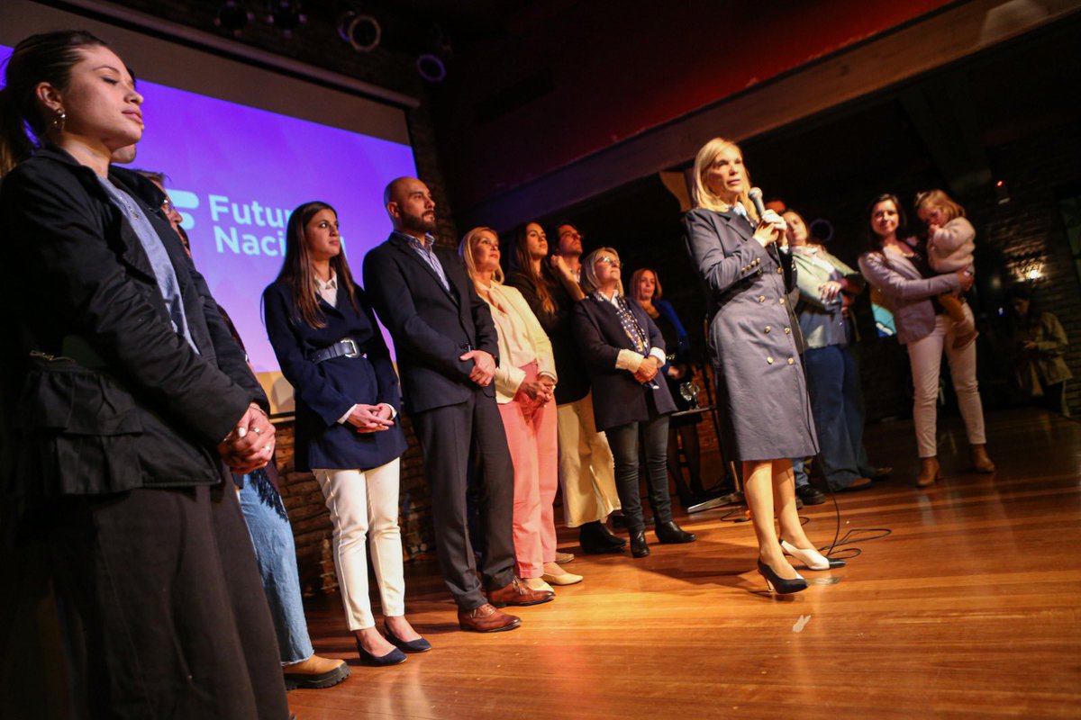 MerceEstevez's tweet photo. El día de ayer tuvimos el lanzamiento oficial de @FuturoNacional y los candidatos para las Elecciones de Jóvenes de este 29 de octubre. 

¡Saldremos a trabajar por nuestro Partido! Con la mirada hacia adelante, tocando los temas más sensibles. Esto es Futuro Nacional. https://t.co/wFfBuM8ng4