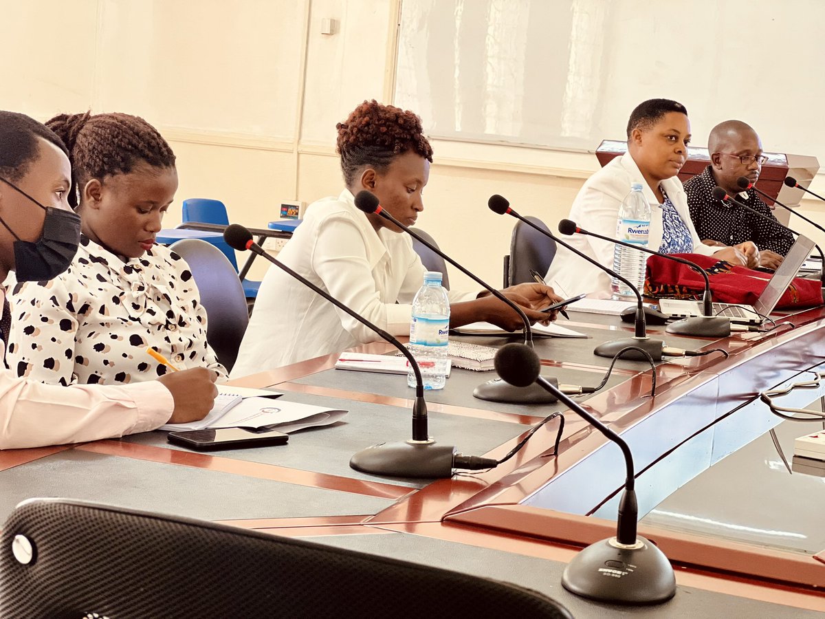 MakerereIGDS's tweet photo. Slave trade distorted gender relations in Bunyoro. ~ Nsamba Yoram #CHUSSSeminarSeries #MakerereAt100 https://t.co/hPMHxcqt49
