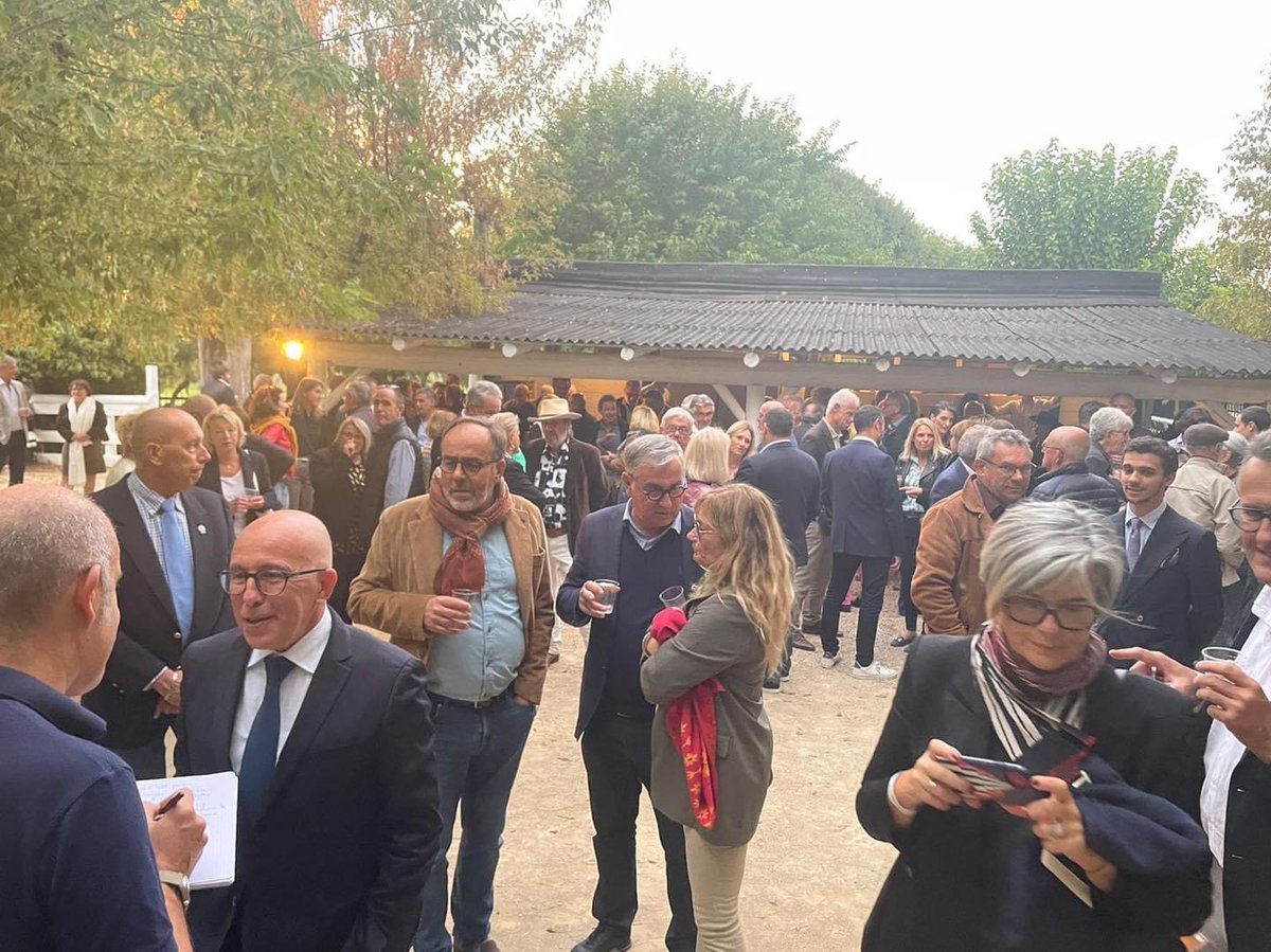 JeunesReps30's tweet photo. A l’occasion de la rentrée des @republicains30 hier soir, nous étions heureux de recevoir comme invité @AnnieGenevard. 

@ECiotti et @BrunoRetailleau ont également pu présenter leur vison pour la présidence de notre mouvement devant près de 400 militants ! 🇫🇷 https://t.co/iXTEd3U0XU