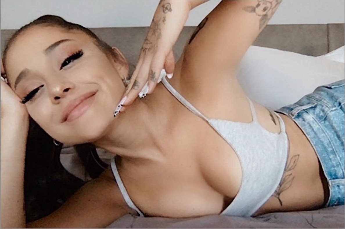PayGoddessAriG's tweet photo. How could you resist my demands when I order you to send 💋

💋 Catfish • Findom • Scam • Paypig • Loser • Finsub • Scamass • Egirl • Feet • Worship • Goddess • walletdrain 💋 https://t.co/PqKzT1aFPu