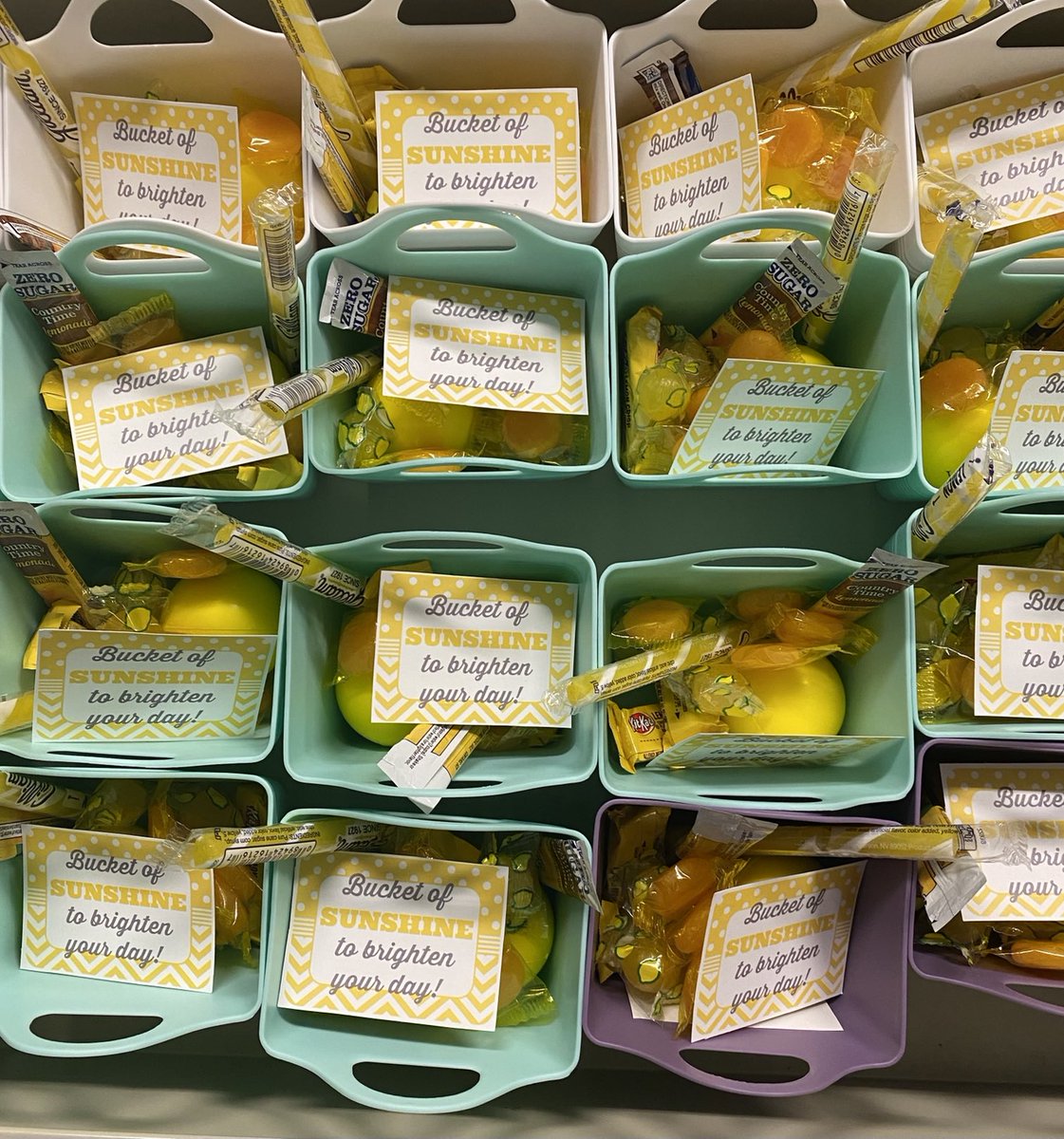 So excited about our Sunshine Kids sharing a ray of sunshine with our staff today! #empoweringleaderseveryday ⁦<a href="/MoundMustangs/">Academy of Leadership & Technology @ Mound Elem.</a>⁩ ⁦<a href="/TheLeaderinMe/">The Leader in Me</a>⁩ ⁦<a href="/BurlesonISD/">BurlesonISD</a>⁩