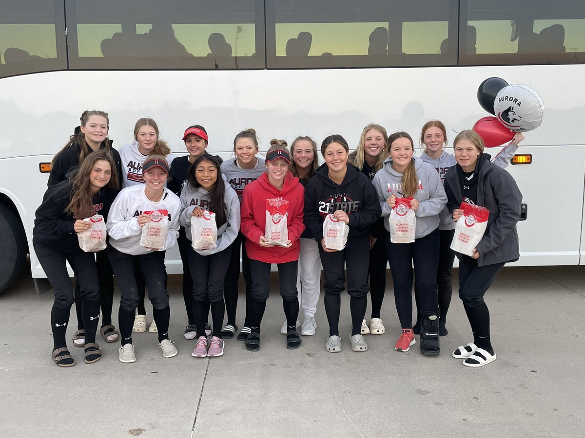 mamasande's tweet photo. @HuskyTrackField @SoftballHusky https://t.co/WXl3nqDQi8