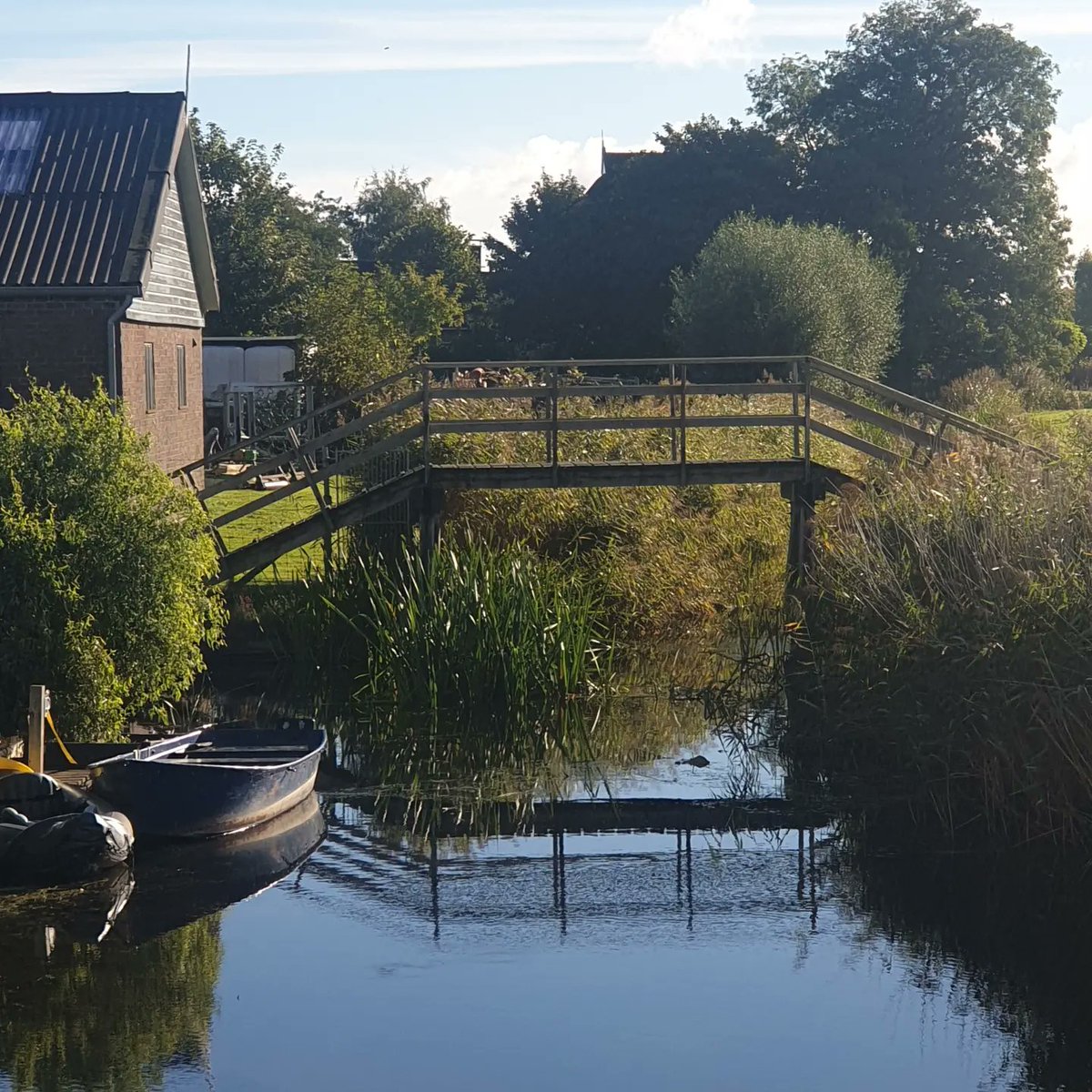 sqramjan's tweet photo. #Herstel van het klassieke #Heechhoutsje in volle gang. Volgende week (volgens planning🤗) wordt het bruggetje geplaatst. #Piaam #wandelbrug #FSC #recycling #itFryskeGea https://t.co/OThfGXeklK