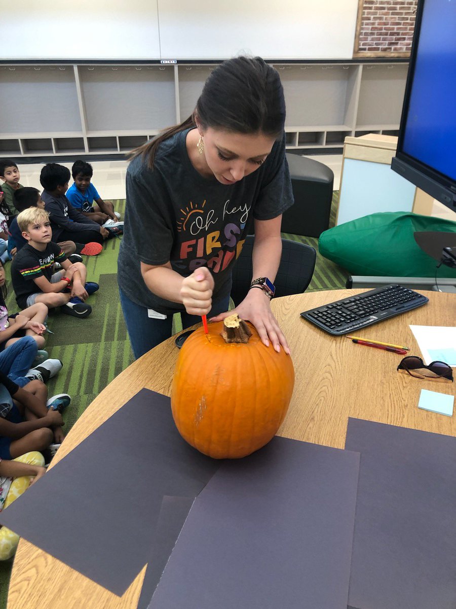 I mean look at the focus and engagement! Yesterday first grade got to have a shared experience on how to carve a pumpkin! #madetoshine #LiscanoEXTRA5