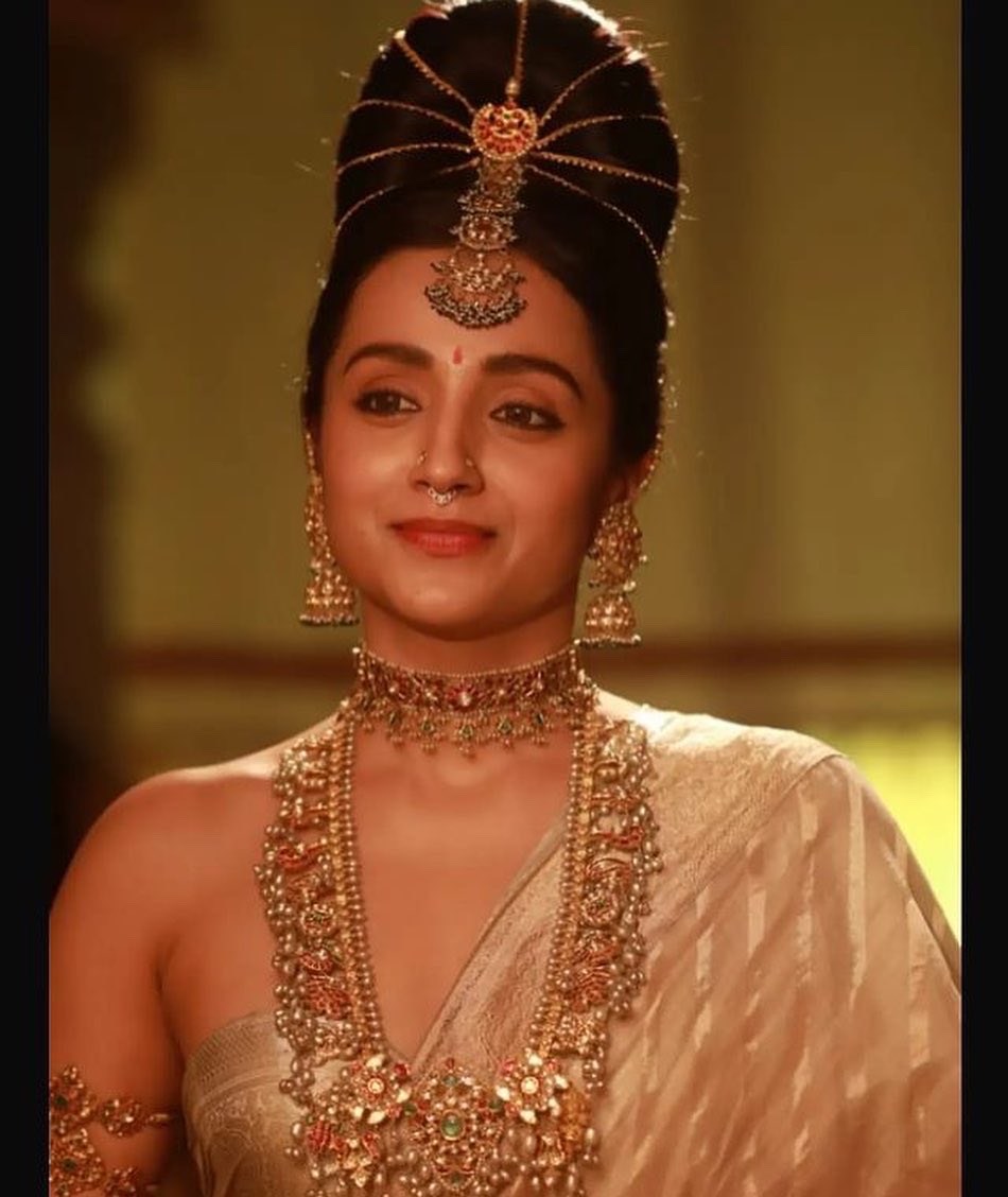 trishtrashers's tweet photo. Kundavai and her maker 👑 
Thank you Mani sir for it all🙏🏻 
See you in the theatres.
30.9.2022❤️ https://t.co/dK24ri6zLL