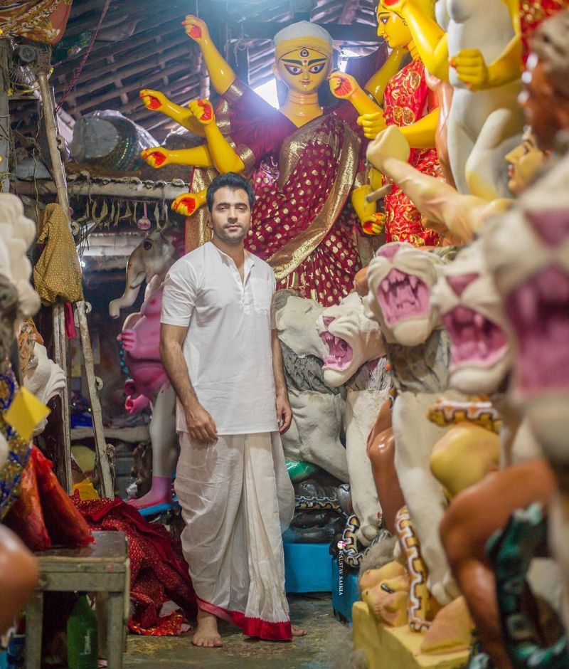 SD_Sharmila's tweet photo. Yes, she is coming #Durgapuja2022, but look what #AbirChatterjee @itsmeabir is wearing here. #Breakingsterotypes #DugggaMa https://t.co/ADLUQAglq8