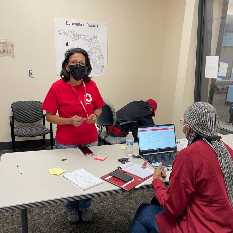 RedCross's tweet photo. (1/3) Jessica, Francis, Charlie &amp; Cynthia are just a few of the 700+ Red Cross volunteers who deployed to Florida from all over the country to help with #HurricaneIan preparedness &amp; recovery efforts. We’re grateful for all of these volunteers who answered the call to serve! ❤️ https://t.co/K3gX7WyaxG