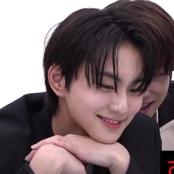 PPyjw_'s tweet photo. photos of jungwon boyfriend material 

— a thread ♡︎♡︎ https://t.co/HXCvdPvrFS