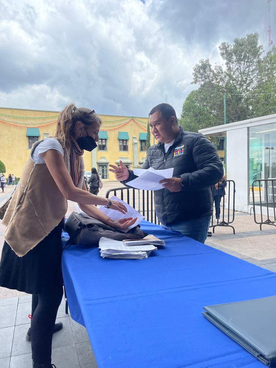Atendiendo a los vecinos de distintas Colonias en el Miércoles aciidadano.
#participacionciudadana #somosmh #participamh