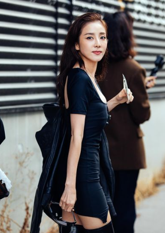 psngayondigital's tweet photo. STUNNING 🤩

TINGNAN: K-pop star na si Sandara Park, ibinahagi ang kaniyang mga larawan tampok ang kaniyang stunning black outfit sa kaniyang Instagram post. https://t.co/UYKfd45yIV