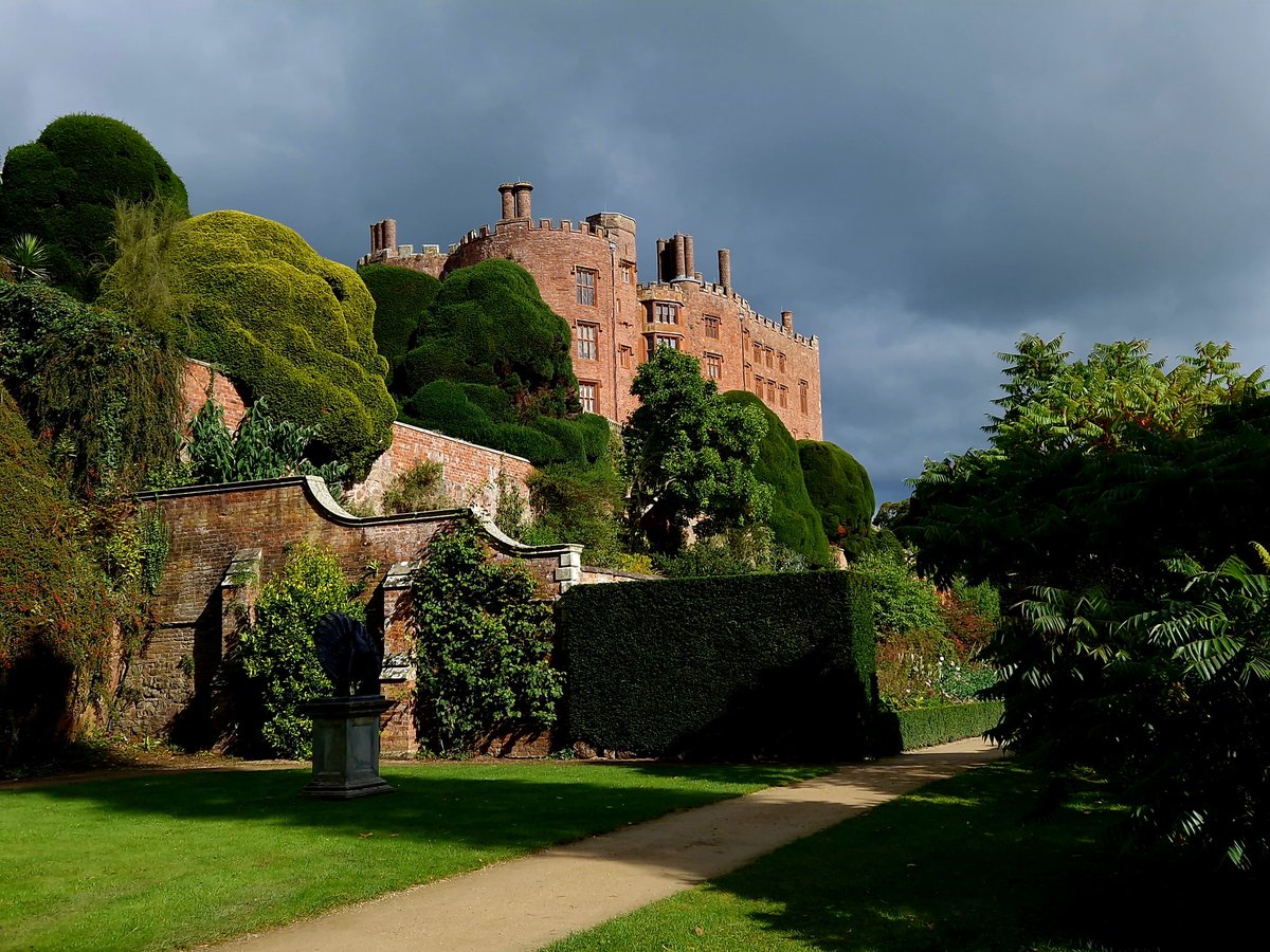 RKatajamaki's tweet photo. Dramatic skies over #ntpowyscastle 
in Welshpool this morning. @DerekTheWeather #nationaltrust #walking #garden #AutumnVibes https://t.co/2R163vB4fF
