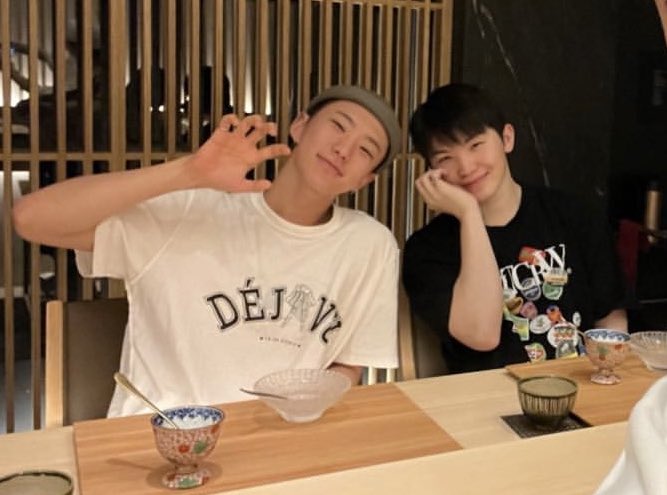 leaderline's tweet photo. they really took it personally when i said hswz never go out of their respective studios https://t.co/38N2dv9foz
