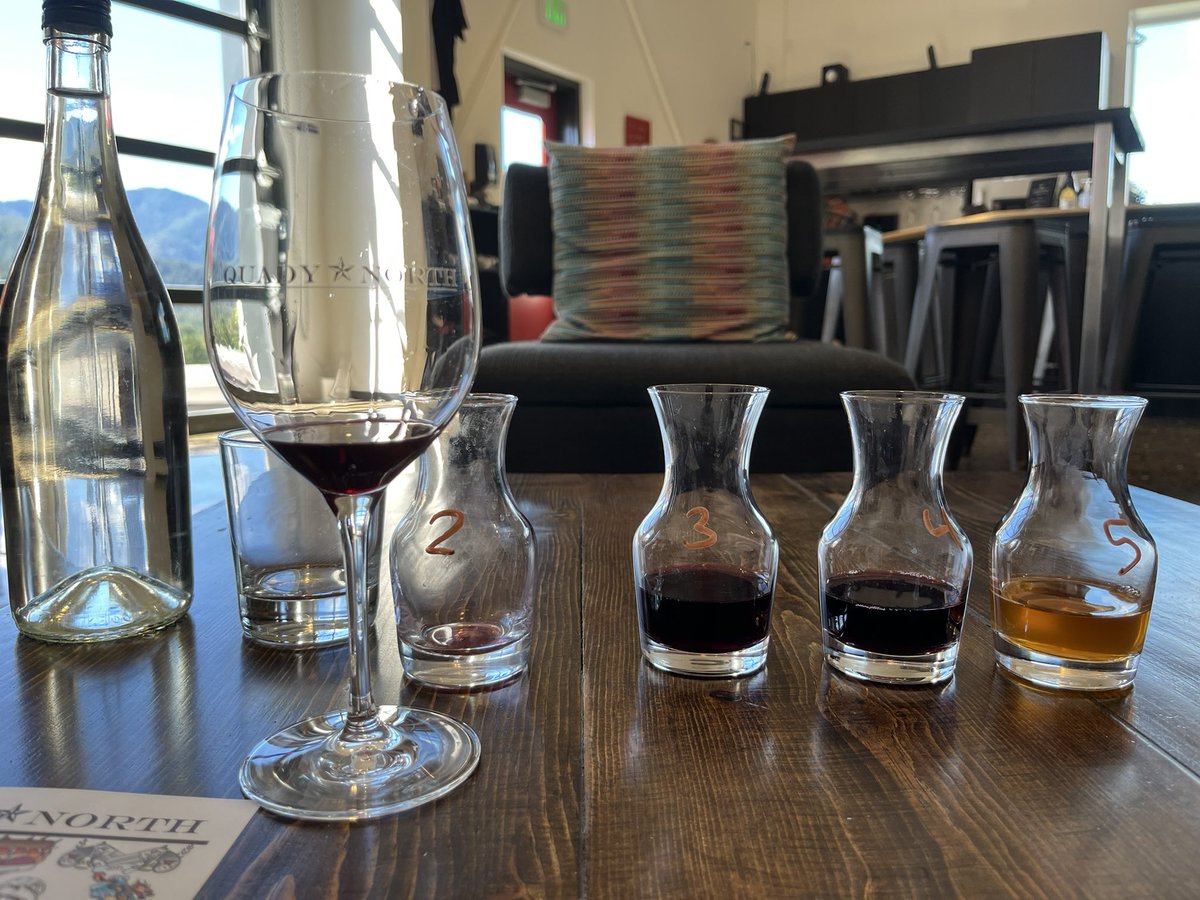 chefbossuet's tweet photo. Estamos visitando Quady North Winery en #AppleGateValley #SouthernOregon en unos minutos nos conectaremos para hacer nuestro en vivo desde #YouTube https://t.co/akUZFoTE73