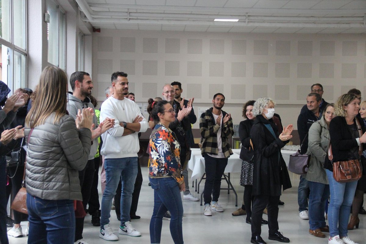 Nous sommes heureux d’avoir inauguré hier notre service #jeunesse !
Parce qu'ils sont l'avenir de #PierreBénite et de notre pays, accompagner nos jeunes est une de nos priorités. #Orientation, #citoyenneté, démarches administratives, santé, loisirs… nous sommes à leurs côtés !