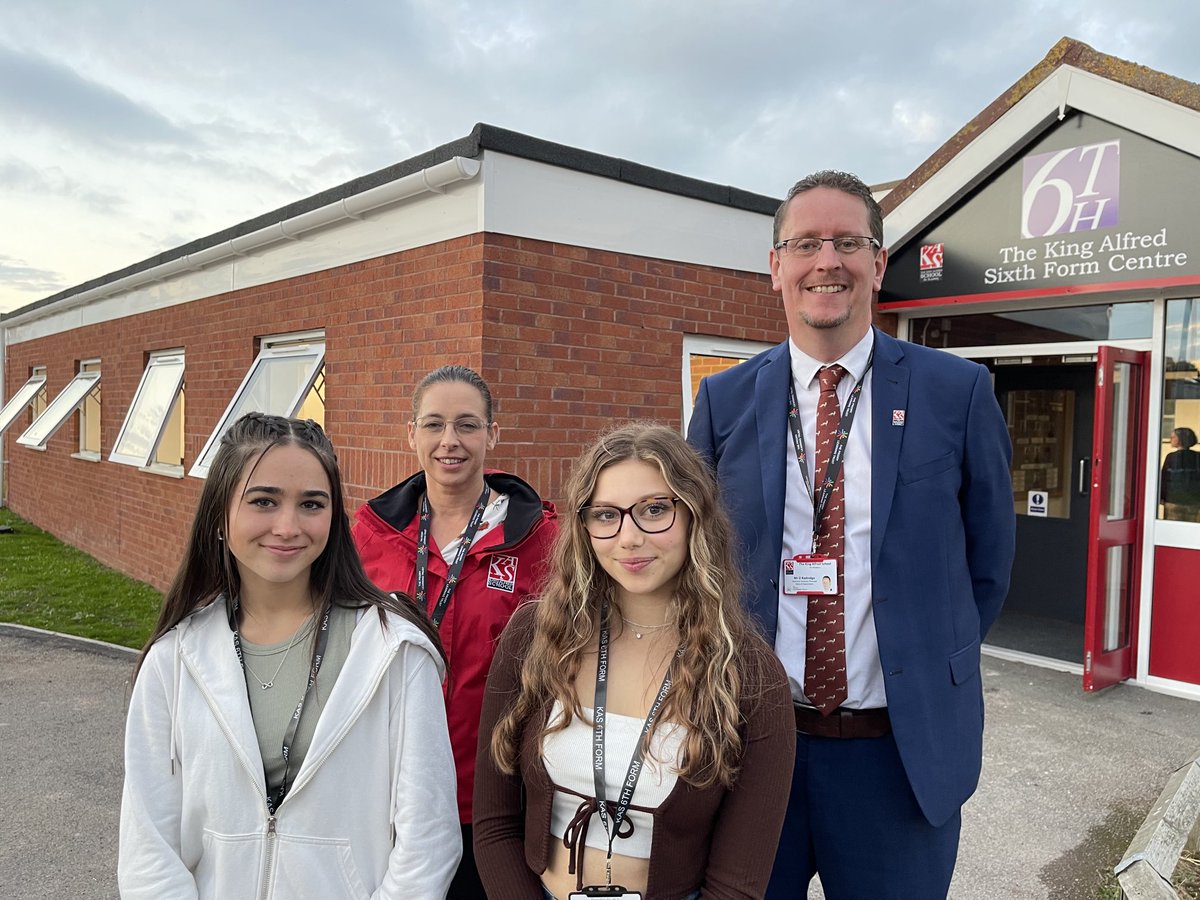 Tours underway at the open evening for the Sixth Form at The King Alfred School Academy ⁦@TKASA6th⁩ ⁦@_TKASA⁩ ⁦@_TPLT_⁩ ⁦@JillDandoNews⁩