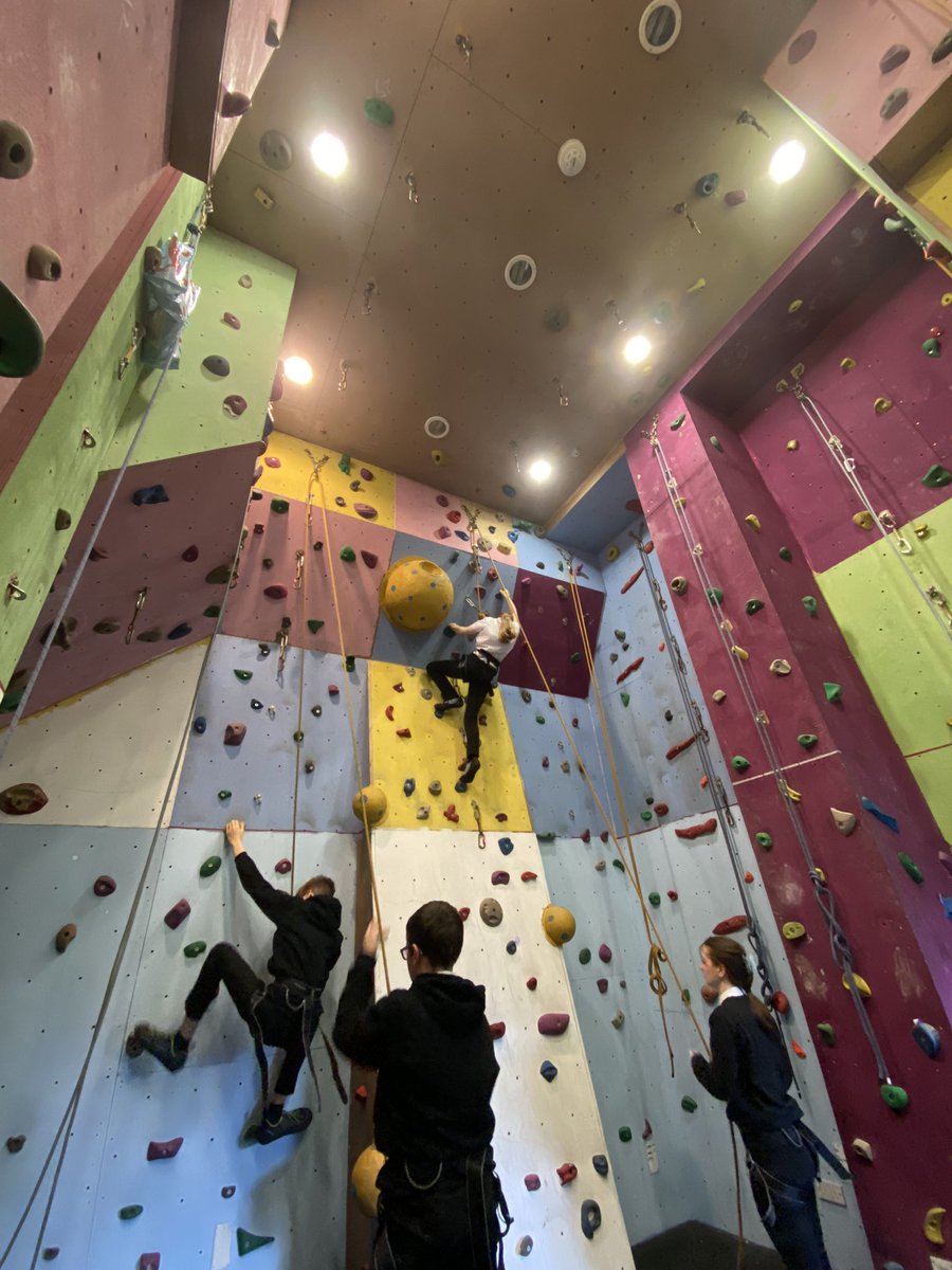 PHS_OutdoorEd's tweet photo. It was a busy wee session tonight but some great climbing going on.
Here we have Kieran & Erin making some good progress with personal climbing and Olivia showing us a textbook rethreaded fig. 8 knot!
Great work all round!
#climbclub #weAREphs
@PerthHighSchool https://t.co/G0Yc5uIjUq