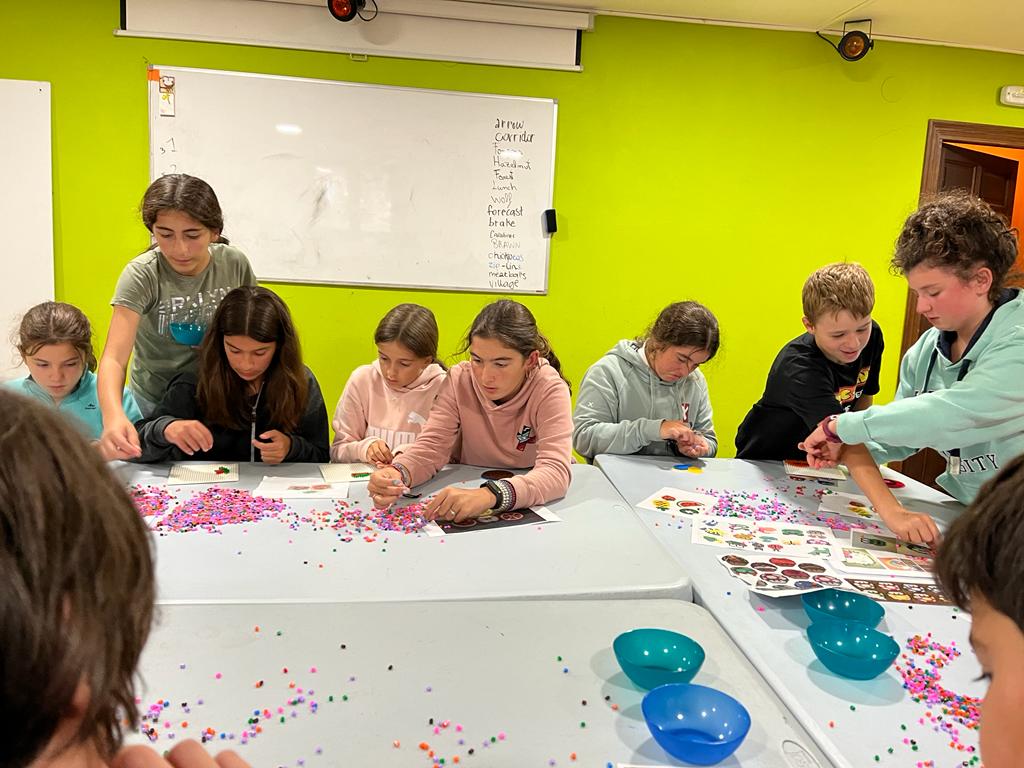 LaSalleSdr's tweet photo. 🎙️El mal tiempo no ha impedido que nuestros chicos de 1º #ESO se lo pasen en bien en el albergue de #Corconte 🎉
#JuntosMejor🫂
#SomosLaSalle💫 https://t.co/qIjaB8VDh0