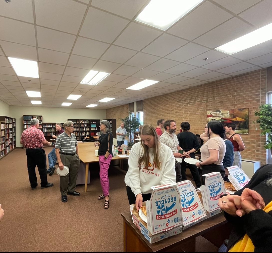 UlmComm's tweet image. It was a great time Tuesday at the Humanities Institute Reception! Students and faculty were able to eat and enjoy the opportunity of getting to know others within and outside of their programs. Thanks to all those who showed up! #ulmcommprogram