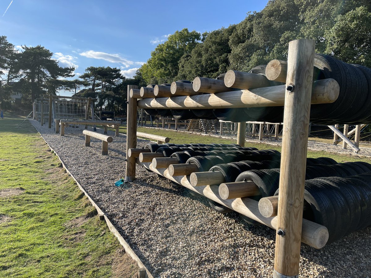 A fun filled day with the children taking on the challenge course, big swing, orienteering, jacobs ladder and much much more!  Quick pit stop after dinner to add a few layers and back out for a quiz show tonight!Strap those thinking caps on! #pglmastermind2022 #finalevening