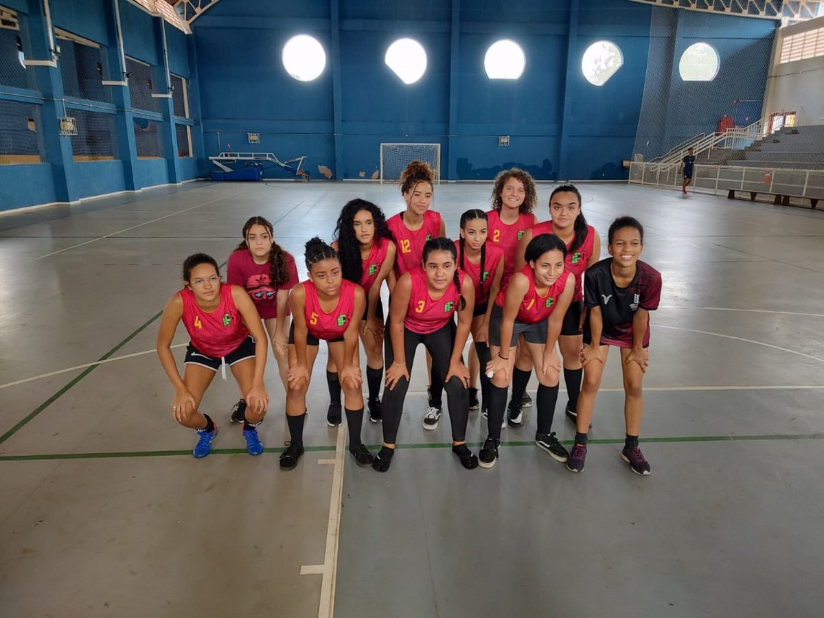 IFBnoticias's tweet photo. Começou o jogo de #handebol feminino no #JIFB. Dessa vez, as equipes de Samambaia e Ceilândia se enfrentam em busca de mais uma vitória! 🥳 https://t.co/oPTj9ScOY3