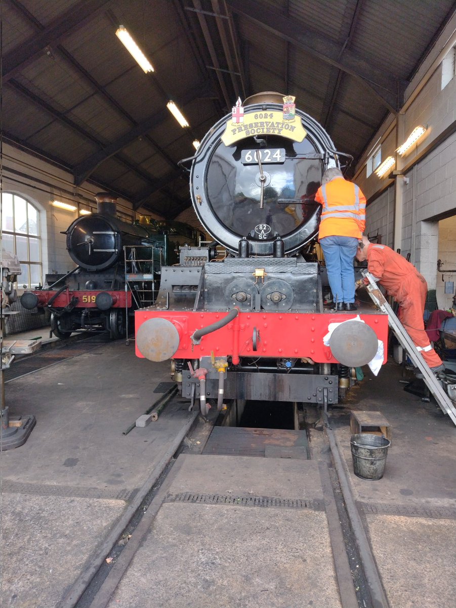 KEII made her first moves under steam yesterday since extensive overhaul. Volunteers from @6024L busy on shed making her look even better today. Despite weight restrictions on some bits of the WSR, she will do some running in between Minehead and Blue Anchor, hopefully soon! https://t.co/vyKo7Gt7IX