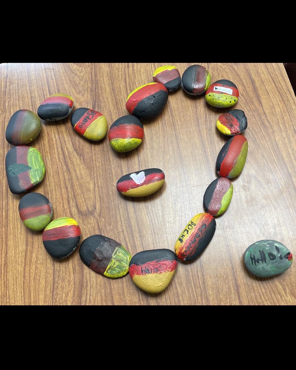 Skerries_CC's tweet photo. 2nd Year German students painting stones and doing chalk drawings during Modern Foreign Languages Week.#Deutschtag #MFLweek #Languagelearning #Chalkdrawing #Stonepainting #Deutschlernen @Skerries_CC @DDLETBColleges @ddletb https://t.co/fze0GkxGyB