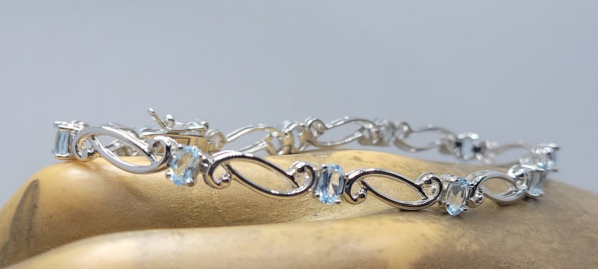 Aakash_Sinha1's tweet photo. Gemstone Tennis Bracelet | Blue Topaz in 925 Sterling Silver | Stocking Stuffer | November Birthstone | 4th Anniversary Gift for Her
 #Gemstone #Bracelet #topaz #AnniversaryGift #NovemberBirthstone #StockingStuffer #EastVillageBangles #EtsySeller

👉https://t.co/6WthZEYvG1 https://t.co/DZeHkUZdgV