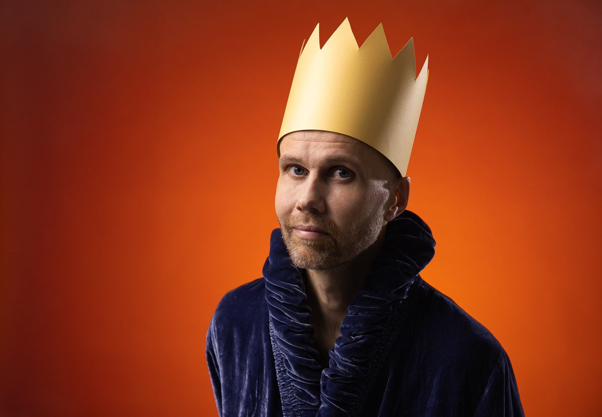 Ég sat sem dómari í hæfileikakeppni Hólabrekkuskóla þegar Svavar Pétur keppti með frumsamið lag, einn hljóðnemi og einn trommuheili. Ég man lagið enn þá og að sjálfsögðu fékk hann fullt hús á mínu dómarablaði. Takk fyrir mig Svavar, takk fyrir tónlistina, myndirnar og bulsurnar.