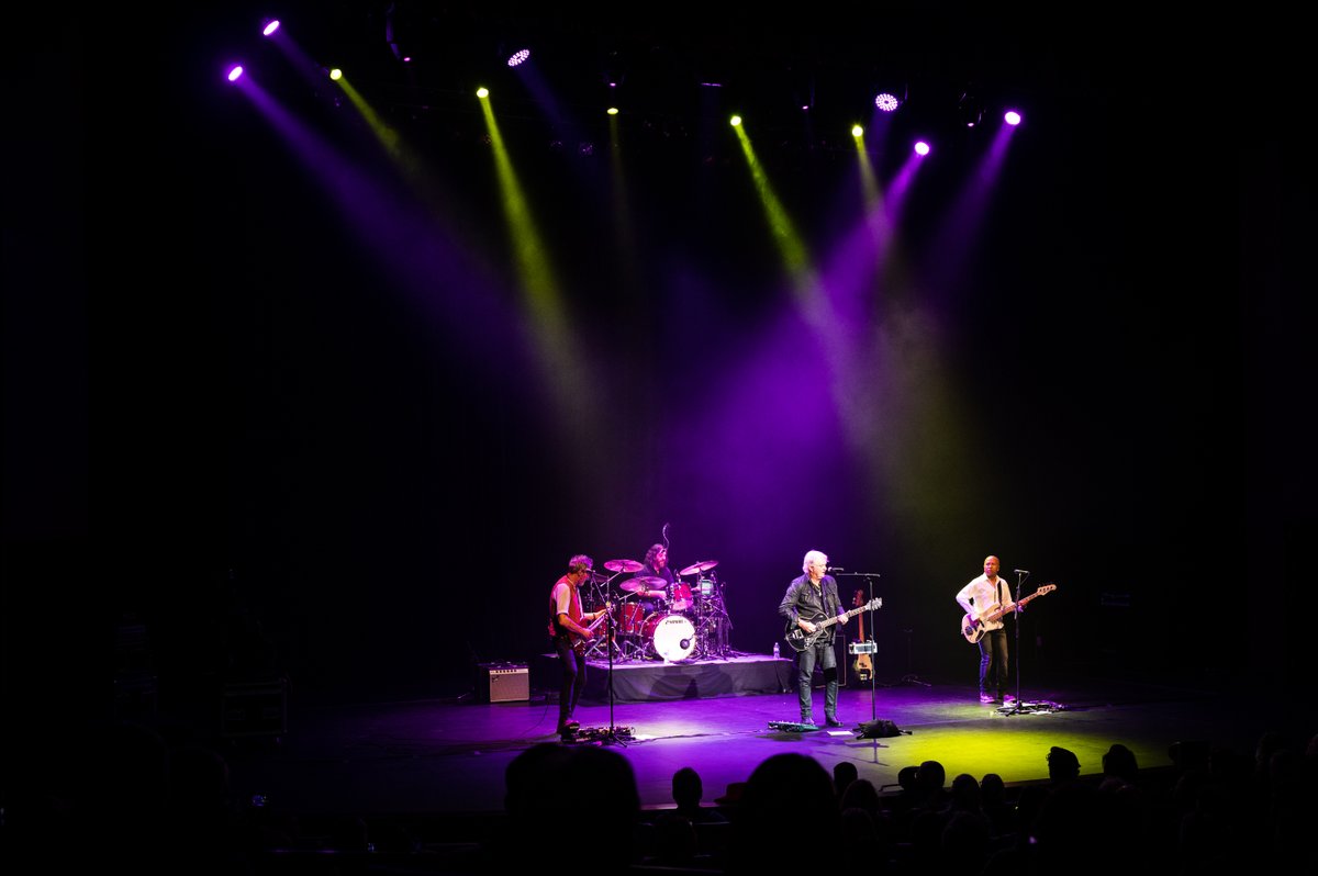 rosebrampton's tweet photo. Canadian music LEGEND @TomCochraneMUS made his way to The Rose Brampton Stage and brought the house down!💥Our audience relished in Cochrane's feel-good throwbacks, and cheered for all of their favourite hits. Thank you for an incredible night!
#AtTheRose https://t.co/52Z7LYJJ1B