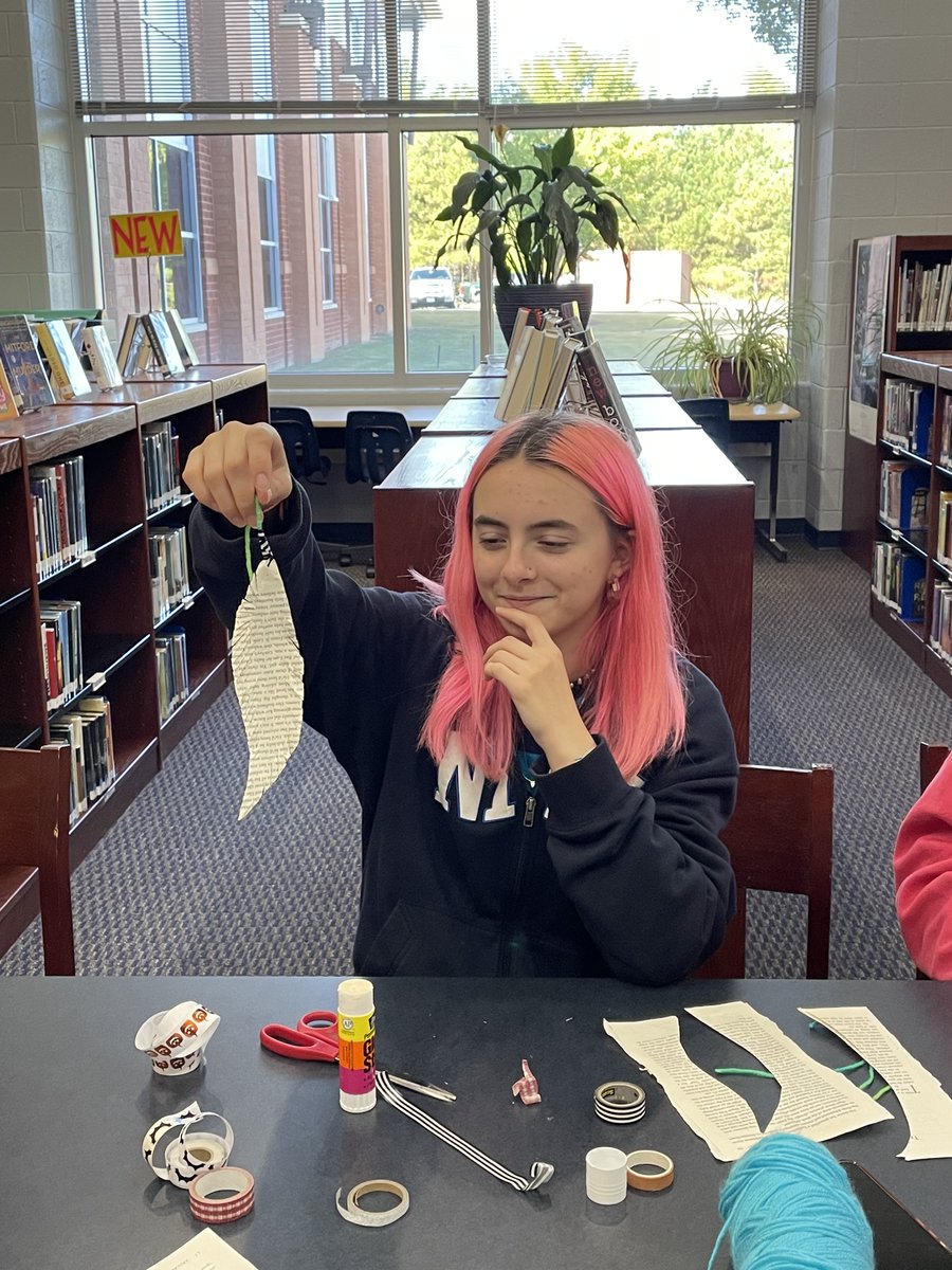 McGrawML's tweet photo. Fun making feather bookmarks in the @CosbyLibrary! We love our Titan Time Book Club and all of our library peeps! #WeAreCosby #ccpslibraries https://t.co/LyFbTQzdTG