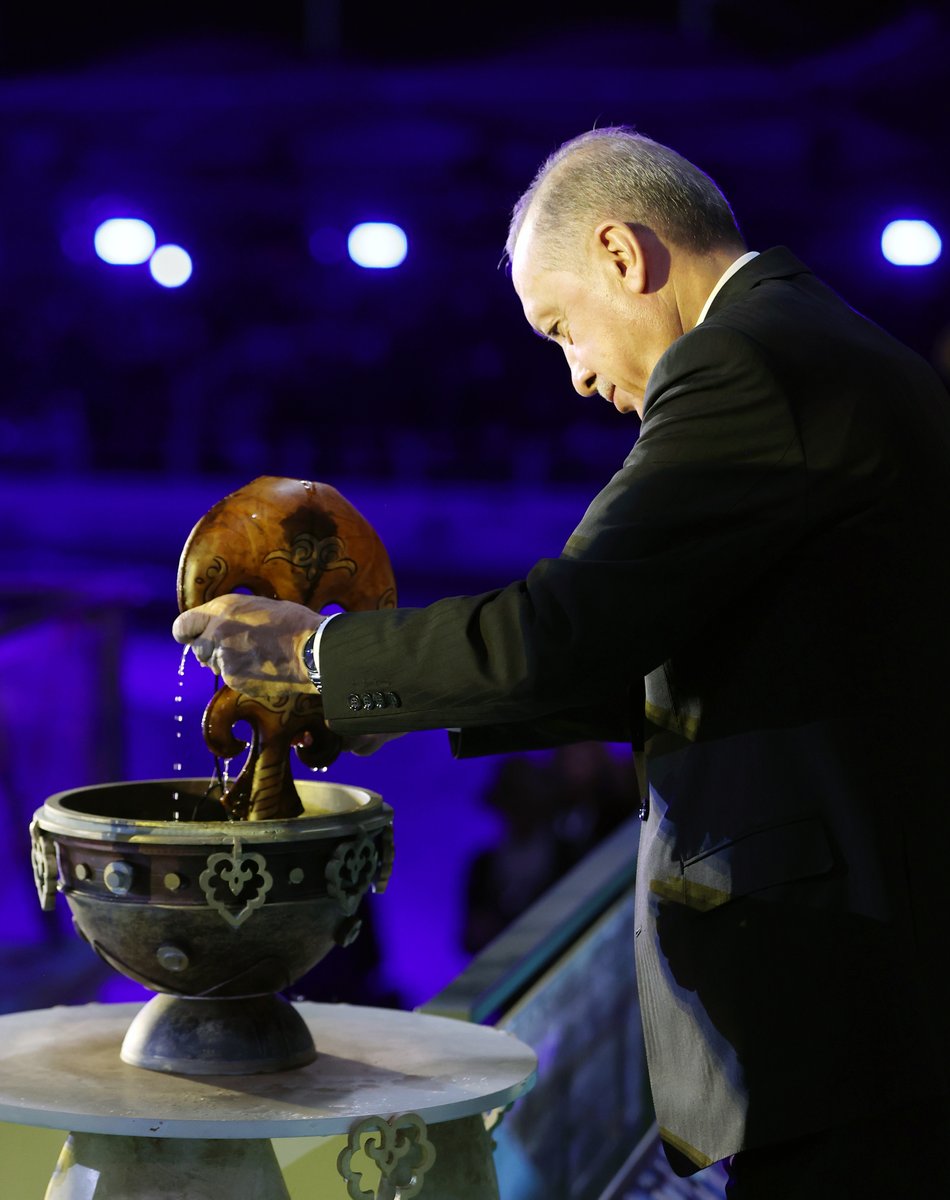 RTErdogan's tweet photo. 102 ayrı ülkeden 3 bini aşkın sporcunun katıldığı 4. #DünyaGöçebeOyunları’nı her köşesi buram buram tarih, kültür ve tabiat kokan İznik’te başlattık.

Sürekli gelişerek, büyüyerek, zenginleşerek, renklenerek devam edecek Göçebe Oyunları’na her türlü katkıyı yapmayı sürdüreceğiz. https://t.co/RU9C3I555l