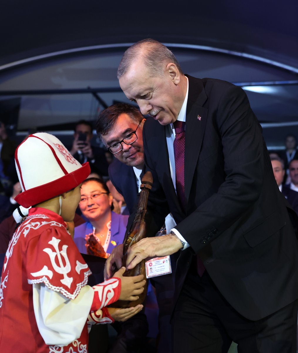 RTErdogan's tweet photo. 102 ayrı ülkeden 3 bini aşkın sporcunun katıldığı 4. #DünyaGöçebeOyunları’nı her köşesi buram buram tarih, kültür ve tabiat kokan İznik’te başlattık.

Sürekli gelişerek, büyüyerek, zenginleşerek, renklenerek devam edecek Göçebe Oyunları’na her türlü katkıyı yapmayı sürdüreceğiz. https://t.co/RU9C3I555l