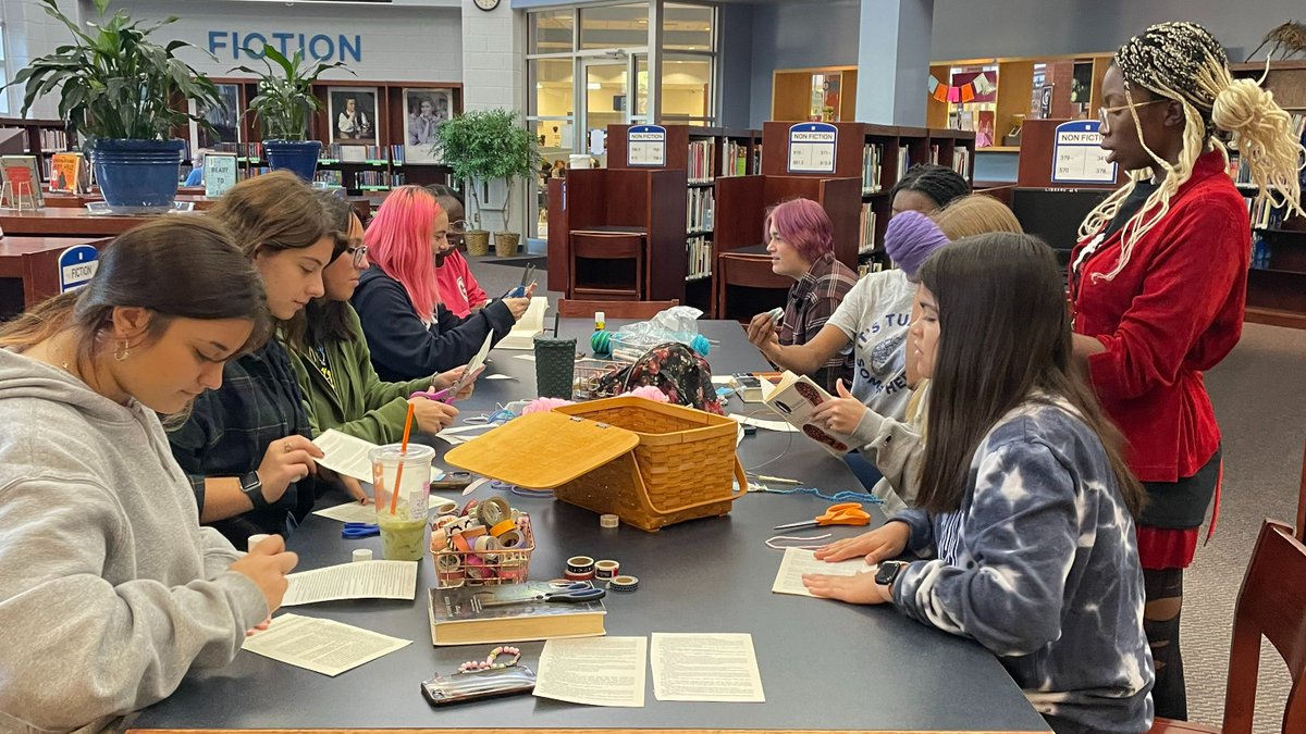 McGrawML's tweet photo. Fun making feather bookmarks in the @CosbyLibrary! We love our Titan Time Book Club and all of our library peeps! #WeAreCosby #ccpslibraries https://t.co/LyFbTQzdTG
