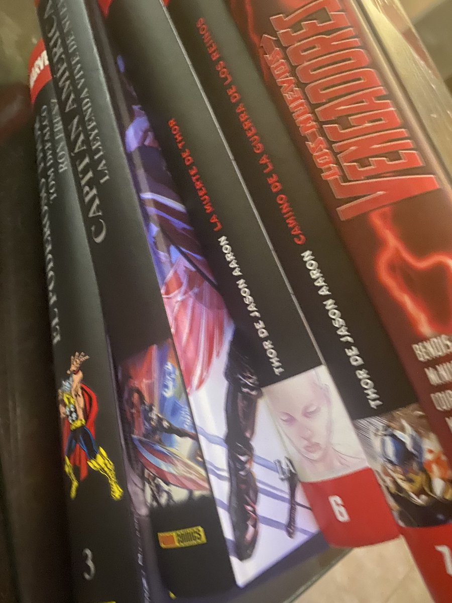 RoomMarvel's tweet image. Por fin, tenía ganas de los nuevos vengadores, la pila no para de crecer