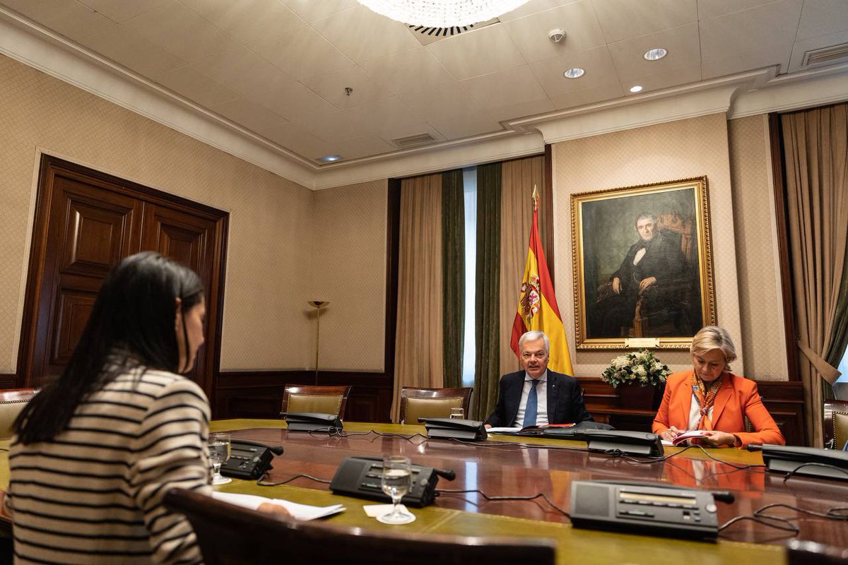 InesArrimadas's tweet photo. 🇪🇺 Un placer conversar con @dreynders, comisario de Justicia europeo y compañero de la familia liberal. Le hemos trasladado nuestras propuestas para reformar el CGPJ y la Fiscalía y lograr el objetivo que compartimos: acabar con las injerencias políticas en ambas instituciones. https://t.co/myWfMnjW8j