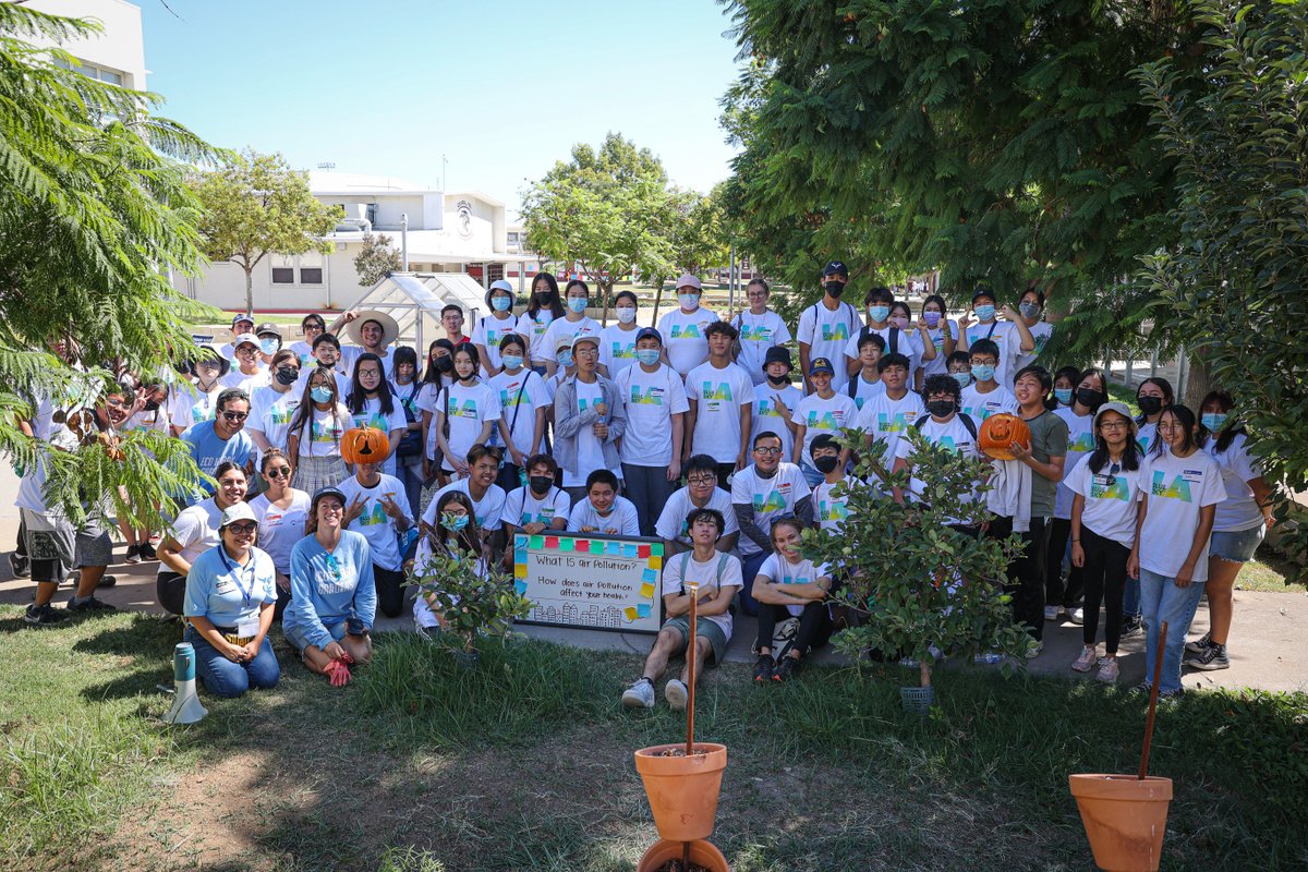 BREATHESOCAL's tweet photo. Thank you to all the volunteers that joined us at our Blue Sky LA event at Rosemead High School and our partners @ecofarmed @Accenture @SCAQMD 

Join us at our next BlueSky LA event. Comment below for details!
#volunteering #communitty #blueskyla #breatheasier #climateimpact https://t.co/P7PBVxVprF