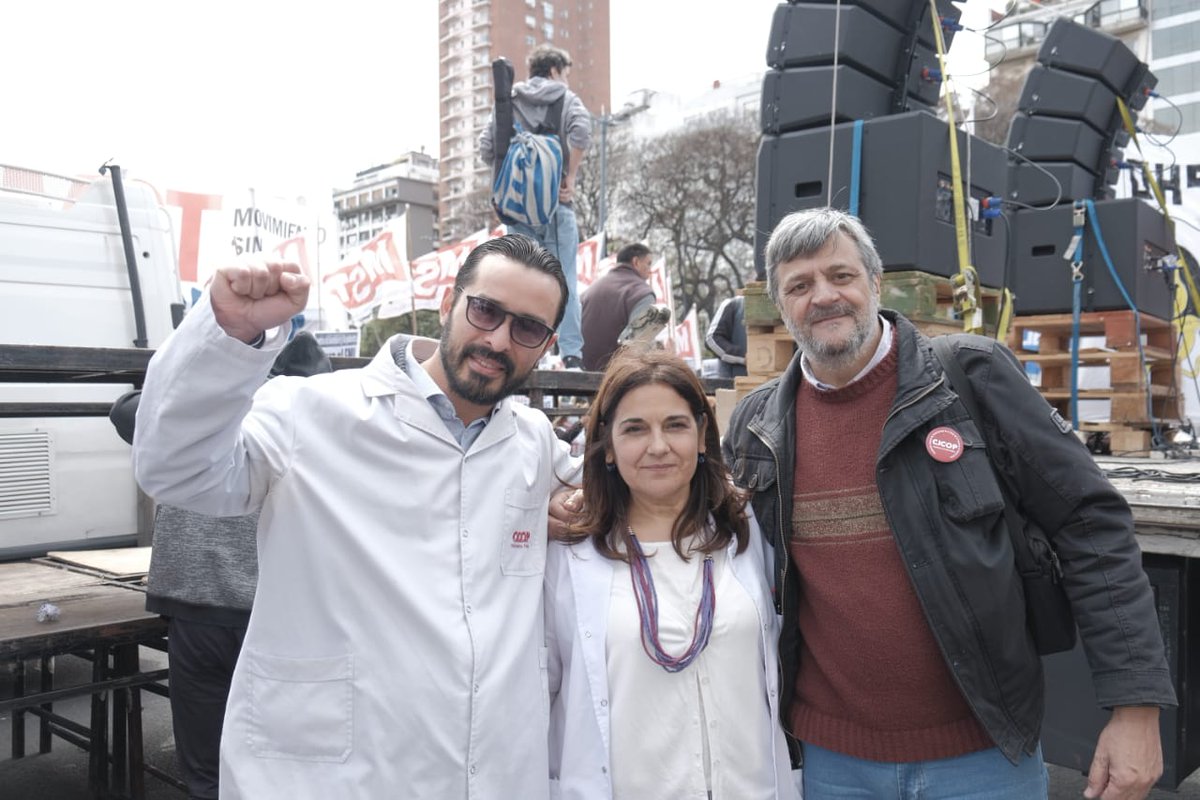 Paro y masiva movilización de lxs trabajadorxs del equipo de salud del Hosp. Garrahan. Todo el apoyo. Vamos la APyT <a href="/PeriodismoDeIzq/">Periodismo de Izquierda</a> <a href="/CICOP_ok/">CICOP</a> <a href="/PrensaCICOP/">CICOP Prensa</a> <a href="/APyT_Garrahan/">Asoc. Profesionales y Técnicos - Hospital Garrahan</a>