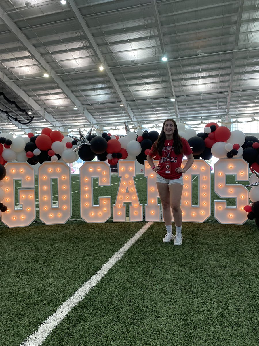 stellaescott23's tweet photo. Had such an amazing time on my official visit @ the University of Louisville! 
HUGE thanks to the Louisville Rowing staff &amp; teammates for hosting❤️ 
#Classof2023 https://t.co/crEBxgGUlp