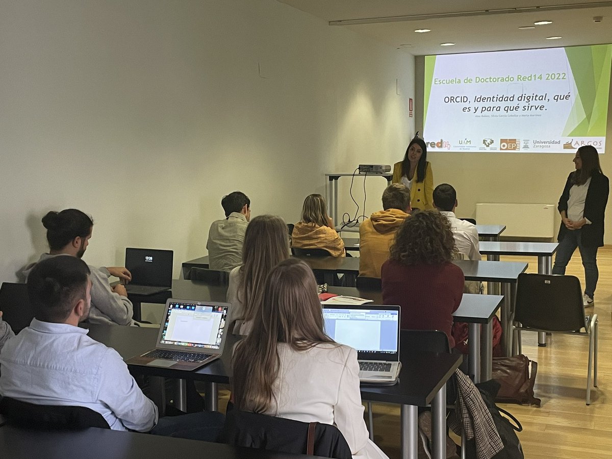 Sesión sobre identidad digital con @marta_martinez y @sgceballos #juntossomosmas