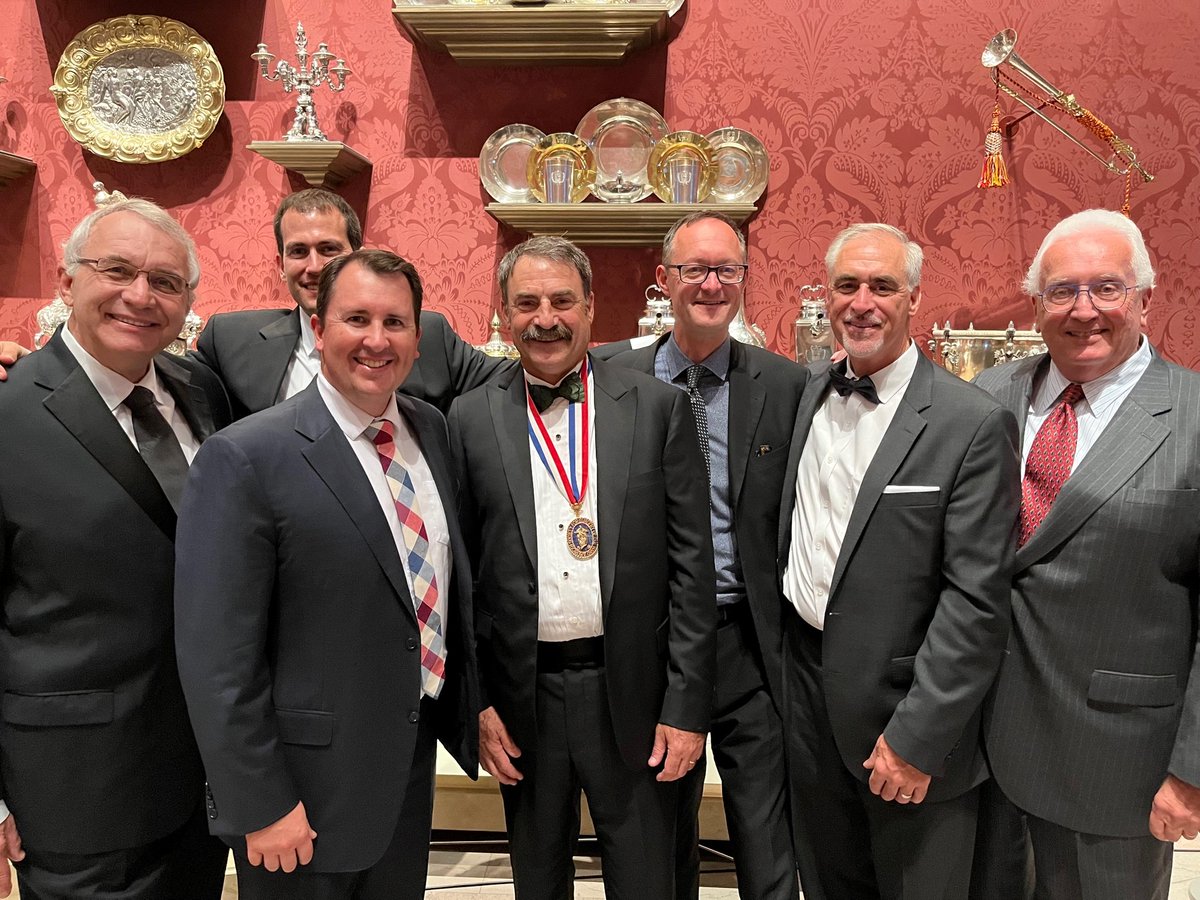 INhand2shoulder's tweet photo. ASSH President Jeffrey A. Greenberg, MD, MS - President's Dinner at the Museum of Fine Arts Boston
#ASSH22 #ASSHMeeting #ASSHinBoston #HandDoctors #HandSurgeons #HandExperts #HandSpecialists https://t.co/822KSd91tT